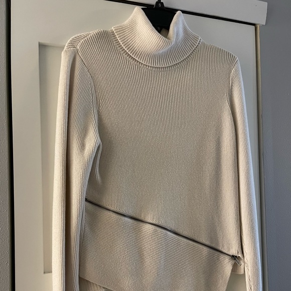 Banana Republic turtle neck with asymetrical bottom w/zipper, cotton blend - Picture 1 of 2